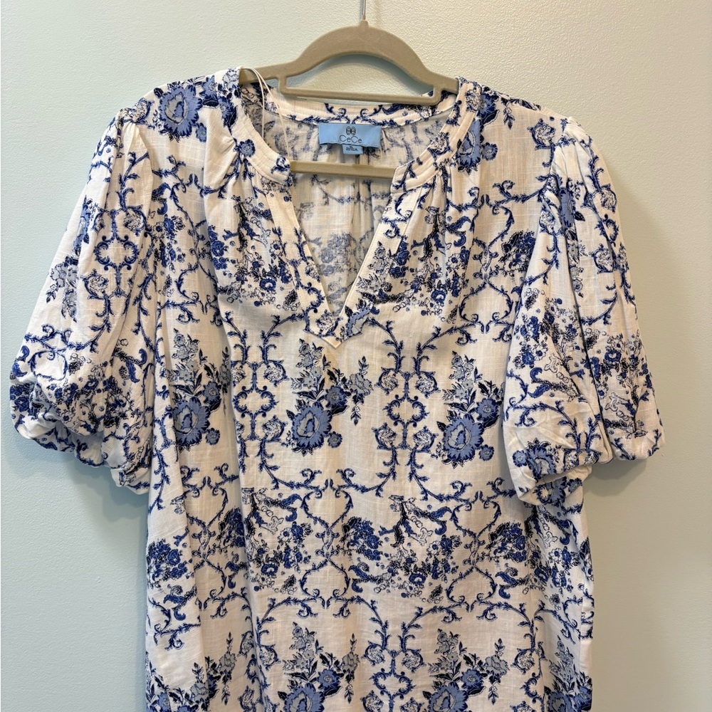 CeCe XL White Top with Blue Floral Print and Puff Sleeves
